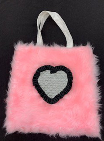 思わず触りたくなるようなバッグ 